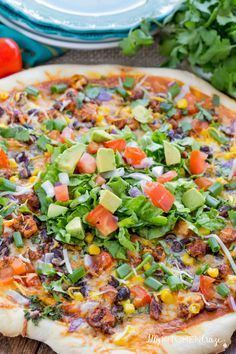 Chicken Taco Pizza Chicken Taco Pizza Recipe, Mexican Chicken Pizza, Chicken Taco Pizza, Chicken Tortilla Pizza, Taco Pizza Recipe, Pizza Dishes, Dessert Pizzas, Taco Pizza Recipes, Mexican Favorites