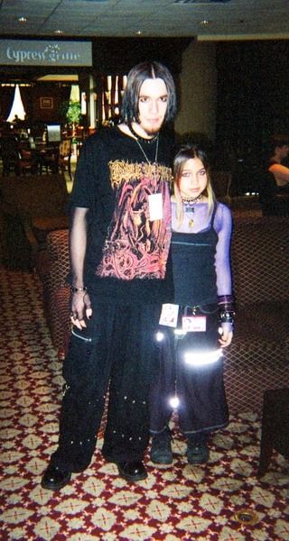 Early 2000s Mall Goth, 90s Nu Metal Fashion, Masculine Goth Outfits, Mall Goth 90s, Mall Goth 2000s, Mall Goth Fashion, Metal Outfits, Mall Goth Outfits