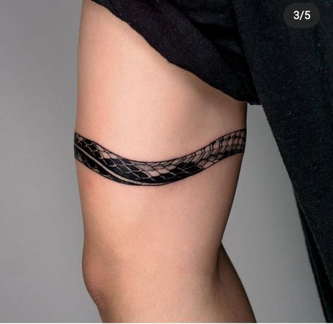 Snake Band Tattoo, Leg Band Tattoos, Ouroboros Tattoo, Armband Tattoos, Snake Tattoo Design, Arm Band Tattoo, Simple Line Drawings, Classy Tattoos, Band Tattoo