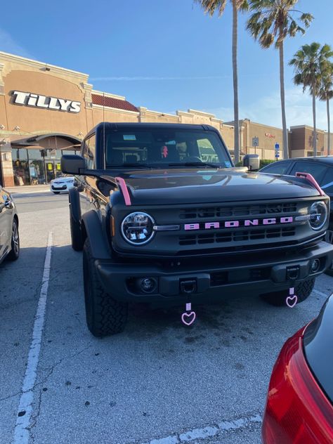 Purple Ford Bronco, Black Bronco With Pink Accents, Pink Bronco Sport, White Bronco With Pink Accents, Pink And Black Truck, Car Inspo Exterior, New Ford Bronco Aesthetic, All Black Bronco, Hot Pink Bronco