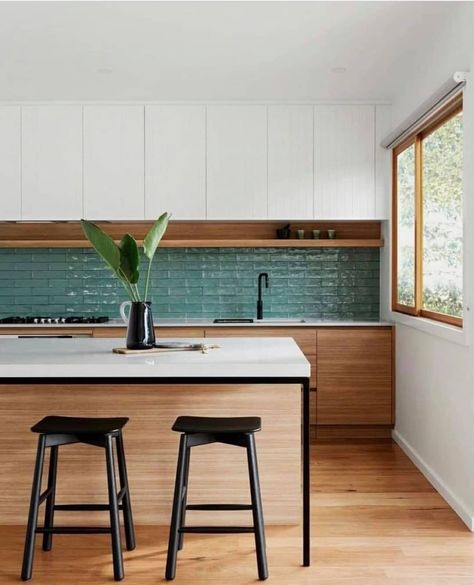 🖤SINK & COOKTOP SHELF. ///////////////////////// BuildHer Collective on Instagram: “Beautiful timber in kitchens gets me every time, but the thing that stands out is the attention to detail! . A little steel frame, the…” Buildher Collective, One Wall Kitchen, Diy Bamboo, Vintage Sink, Tile Splashback, Wood Sink, Decor Hallway, Interior Vintage, Mid Century Modern Kitchen