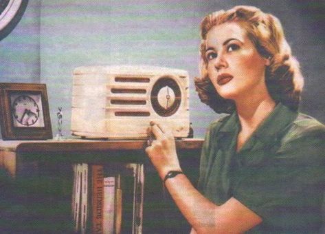 Radio Drama, Radio Antigua, Dab Radio, Old Time Radio, Tv Advertising, Welcome To Night Vale, Night Vale, Antique Radio, Photographie Inspo