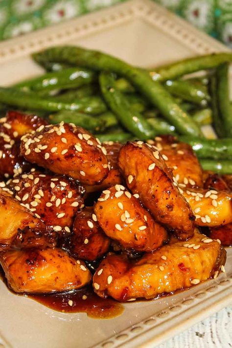 Honey Sesame Chicken - Better than Takeout - Grumpy's Honeybunch Honey Sesame Sauce, Honey Sesame Chicken Recipe, Spicy Orange Chicken, Caramel Chicken, Veal Meatballs, Chicken Honey, Honey Sesame Chicken, Sesame Chicken Recipe, Honey Sesame