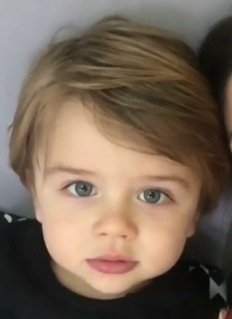 Baby Boy With Green Eyes, Boys With Green Eyes, Blonde Baby Boy, Boy Videos, Dark Green Eyes, Blonde Baby, Brown Hair Green Eyes, Blonde Kids, Blonde Hair Green Eyes