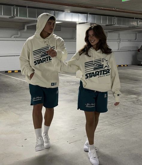 Outfit Pareja, Fashion For School, Nyc Fashion Winter, Couple Streetwear, Couple Outfits Matching, Hailey Rhode, Couple Matching Outfits, Couple Fits, Couple Pic