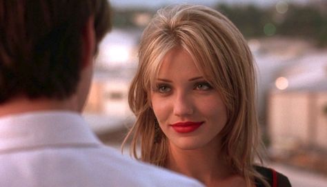 The Five Best Cameron Diaz Movies of Her Career Cameron Diaz The Mask, Cameron Diaz 90s, Cameron Diaz Movies, Cameron Diaz Hair, Mode Hippie, 90s Hairstyles, Cameron Diaz, Red Lipstick, Miranda Kerr