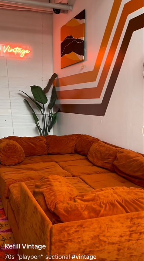 70s Living Room Aesthetic, Pit Couch, Living Room 70s, 70’s House, Home Decor 70s, 70s Room, 70s Living Room, Design Home Ideas, Aesthetic 70s