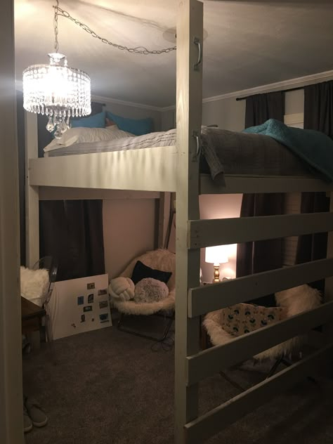 Queen Loft Bed Ideas, Bed Lofts For Small Rooms, Teen Girl Loft Bedroom Ideas, Small Room With Loft Bed, Loft Room Decor Ideas, Loft Bed Ideas For Small Rooms Diy, Loft Beds For Small Rooms Teenagers, Loft Bed Ideas For Teens, Under Loft Bed Ideas Teenager