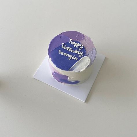 cake dessert korean aesthetic minimalist food milk tea birthday icing pretty anniversary yummy minimal minimalistic bakery cafe cute Minimalist Purple Cake, Minimalist Food, Purple Cakes Birthday, Bts Cake, Birthday Baking, Korean Cake, Purple Cakes, Simple Cake Designs, Cake Decorating Frosting