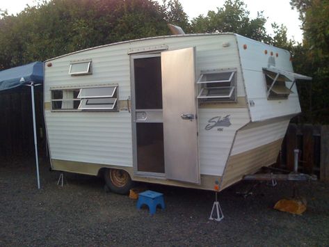 Shasta Camper Interior, Shasta Remodel, Shasta 1400, Shasta Camper Remodel, Small Campers For Sale, Vintage Camper Art, Used Camping Trailers, Vintage Motorhome, Retro Trailers