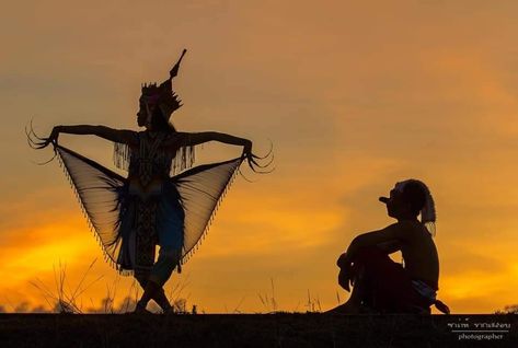 Thai Culture Aesthetic, Thai Dance, Fly Art, Dance Aesthetic, Thai Design, Southern Design, Dancing Aesthetic, Thai Art, Star Wall