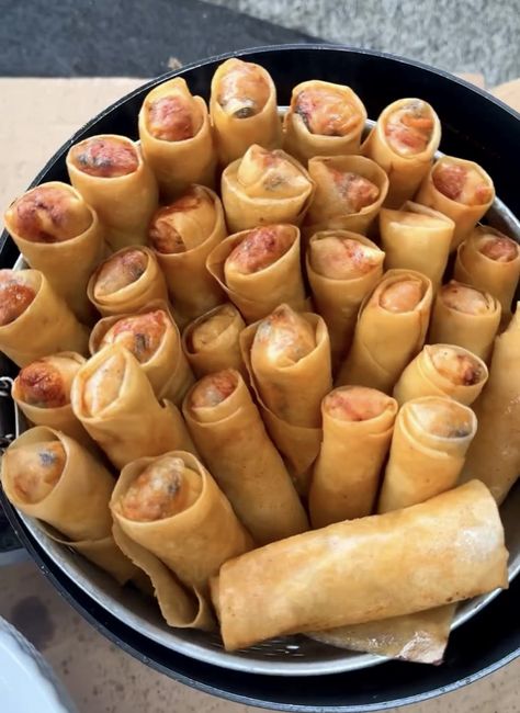 Vietnamese Egg Roll (Chả Giò) Recipe Hack Cambodian Egg Rolls Recipe, Vietnamese Egg Rolls Recipe, Vietnamese Egg Roll Recipe, Vietnamese Eggroll, Egg Roll Ideas, Thai Egg Rolls, Asian Egg Rolls, Korean Egg Rolls, Cha Gio Recipe