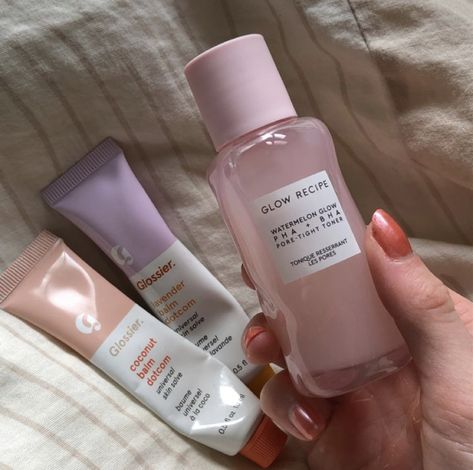 Travel Size Products Aesthetic, Glow Recipe Toner Aesthetic, Glossier Toner, Glow Recipe Aesthetic, Glow Recipe Toner, Skincare Glow Recipe, Glow Recipe Skincare, Skin Care Toner Products, Glow Recipe