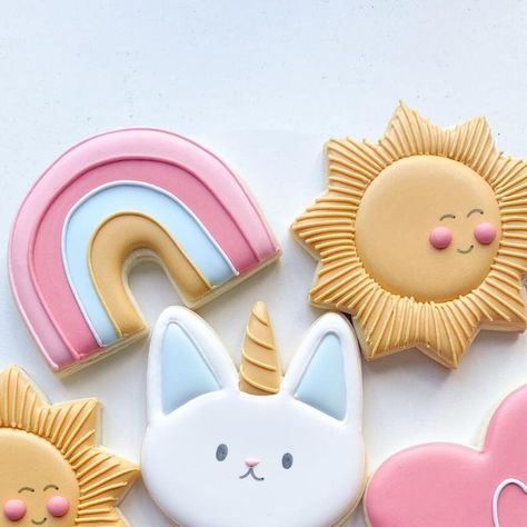 Polkies Cookies on Instagram: "Unicornio y gatito, hay mejor combinación? Yo creo que no 🥹💗  #unicorncookies #unicorn #cat #catcookies #cookies #cookie #cookiedecorating" Rainbow Cookie, Cookie Cat, Cat Rainbow, Rainbow Cookies, Unicorn Cat, Unicorn Rainbow, Birthday Cookies, Random Acts Of Kindness, Sugar Cookies