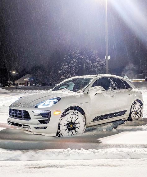 Macan ❄️☃️ Porsche In Snow, Porsche Girl, Porsche Suv, Porsche 912, Porsche 928, Porsche 964, Porsche Gt3, Car Goals, Porsche Macan