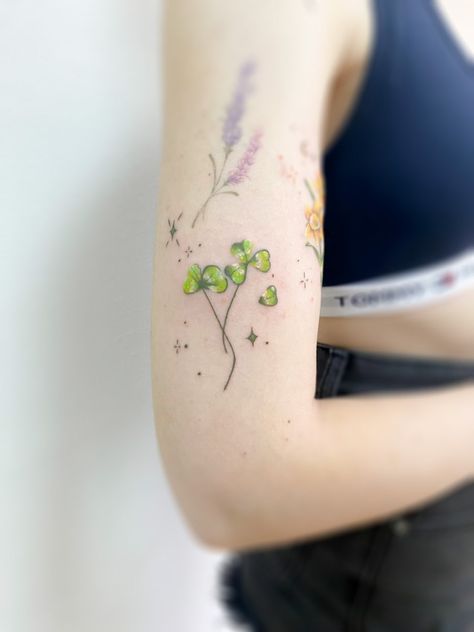 Color tattoo of two clovers for luck Silver Tattoo Ink, Silver Tattoo, Clover Field, Clover Tattoo, Clover Tattoos, Floral Tattoo Sleeve, Tattoo Sleeve, Silver Art, Tattoo Ink