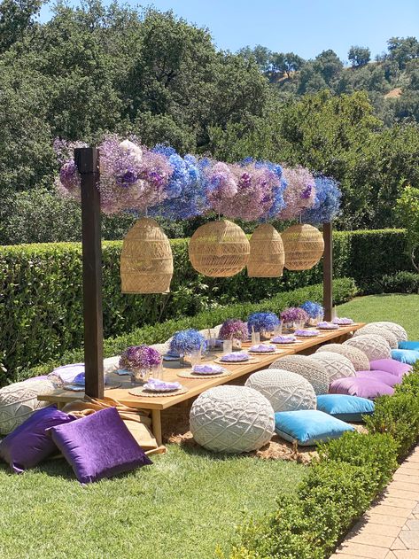 Picnic Table Party, Picnic At The Beach, Party Rental Ideas, Chic Picnic, Picnic Birthday Party, Beach Picnics, Purple Beach, Spring Picnic, Picnic Inspiration