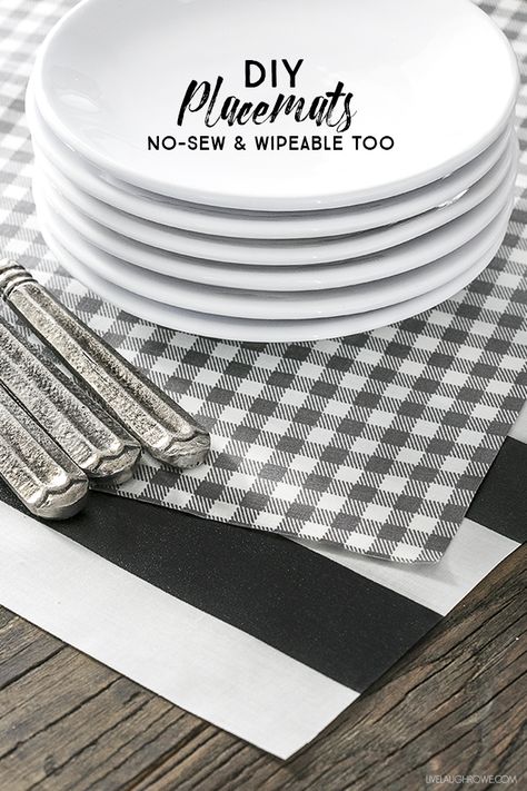 This is a must-try! DIY Placemats that are no-sew, wipeable and EASY to make. livelaughrowe.com No Sew Placemats Diy, Placemats Ideas Diy, Wipeable Placemats, How To Make Placemats, Farmhouse Placemats, Personalised Placemats, Diy Soap Recipe, Diy Placemats, Place Mats Quilted