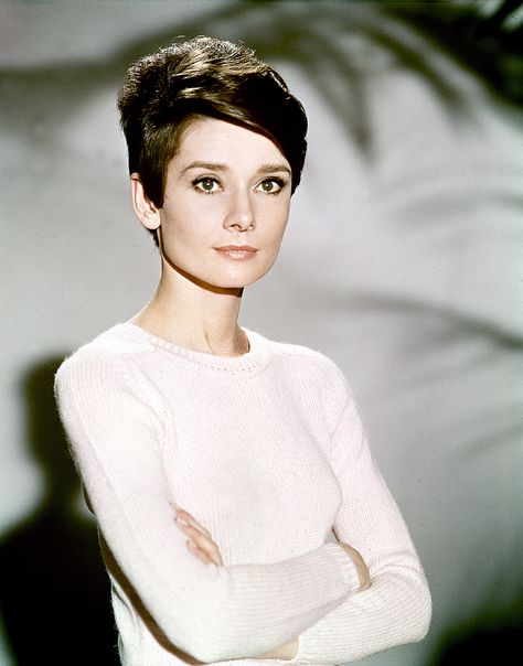 Audrey Hepburn in 'Wait until Dark'-an awesome 1967 suspense-thriller. Audrey Hepburn Pixie, Wait Until Dark, Audrey Hepburn Born, Audrey Hepburn Photos, Pixie Crop, Holly Golightly, Eliza Doolittle, Audrey Hepburn Style, Hepburn Style