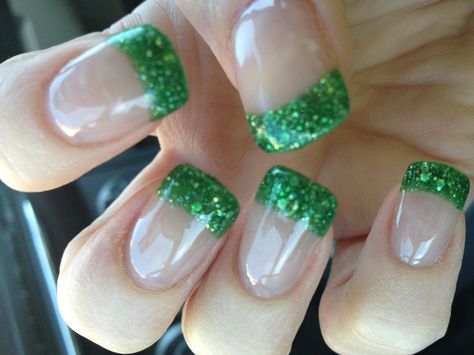 St. Patrick's Day nails  I like this color of green Marilyn Nails, Holiday Nails Glitter, Saint Patrick Nail, Holiday Nails Easy, St Patrick's Day Nails, Holiday Nails Diy, Nails March, March Nails, St Patricks Day Nails