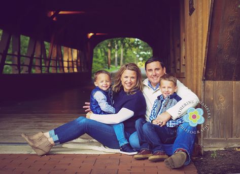 Family Portrait Photography, Family Of 4, Covered Bridge, Family Portrait, Photo Session, Family Photo, Family Photographer, Family Photography, Cleveland