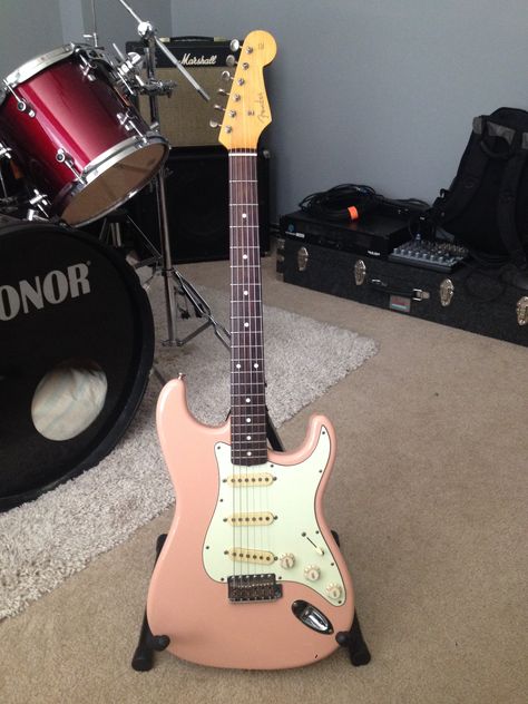 '62 Japanese Stratocaster in Shell Pink. From 1998. Contrary to popular belief, there are no Reissue series from Japan. They used certain year models to "blueprint" from but never released an actual Reissue. That is a strictly American Fender product line. Pink Stratocaster, Pink Guitar, Guitar Pins, Best Guitar, Fender Guitar, Shell Pink, Beautiful Guitars, Fender Stratocaster, Cool Guitar