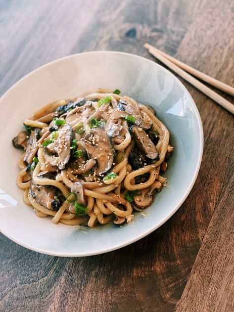 Mushroom Udon, Udon Recipe, Tiffy Cooks, Asian Noodle Recipes, Shitake Mushroom, Easy Asian Recipes, Daily Recipes, Creamy Mushrooms, Chicken Bites