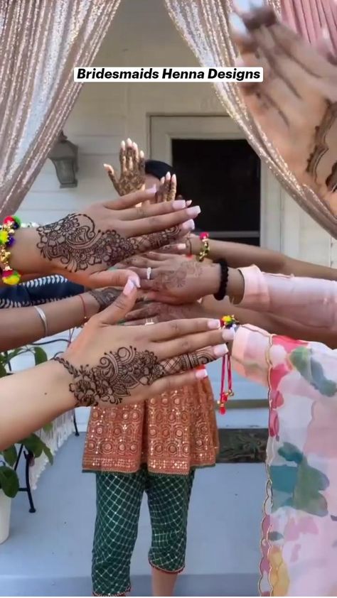 Mehndi Photography Poses Bridesmaid, Mehndi Ceremony Photography, Dulhan Mehndi Photo Shoot, Wedding Mehendi For Bride Design, Mehndi Function Photoshoot, Mendhi Photo Shoot, Mehendi Event Photography, Bridal Mehndi Shoot, Wedding Mehndi Pose