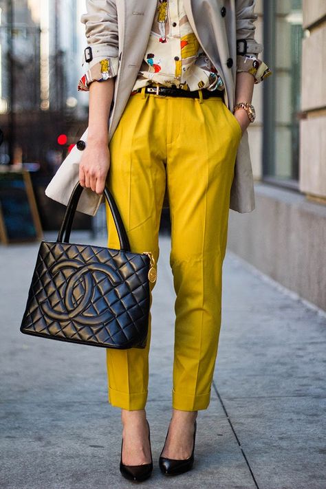 tan jacket + printed blouse + mustard pants + black belt + black purse + black heels Mustard Yellow Pants Outfit, Mustard Pants Outfit, Yellow Pants Outfit, Mustard Yellow Pants, Mustard Pants, Capri Outfits, Looks Jeans, Casual Chique, Yellow Pants