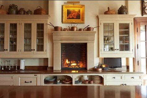 The Ultimate Cozy: Kitchen Fireplaces Kitchen Fireplace Ideas Built Ins, Kitchen With Fireplace, Kitchen Fireplace, Mediterranean Home, Cozy Kitchen, Kitchen Pictures, Residential Design, Maine House, Beautiful Kitchens