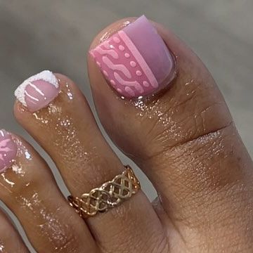 ✩♡ 𝐈𝐧𝐝𝐢𝐚✩♡ 𝐁𝐚𝐥𝐭𝐢𝐦𝐨𝐫𝐞, 𝐌𝐃 on Instagram: "I’ve been having fun with freestyles on toes 🥹😍. I love adding toe rings ♡ ♡ ♡ (@indiastyledyou) ———————————————— #baltimoremaryland #dmvnailtech #explorepage #ilovenails #blacknailtech #famousnails #nailsoftheday #instagram #shaderoom #viralnails #prettynails #acrylictoes #creative #nails #indiastyledyou" Acrylic Toes, Nail Studio, I Love Nails, Toe Designs, Toe Rings, Nail Tech, Pretty Nails, Nail Art, Nails