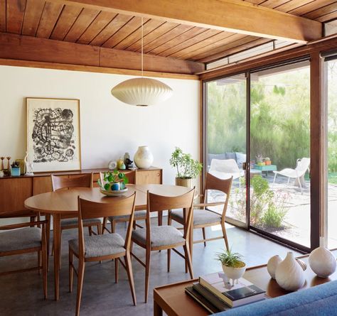 1953 Post and Beam Remodel Captures the Original Spirit of the Home - Mid Century Home Modern Post And Beam, Eichler Kitchen, Post And Beam House, Post And Beam Home, Serene Bathroom, Eichler Homes, Mcm House, Mid Century Home, 70s Home