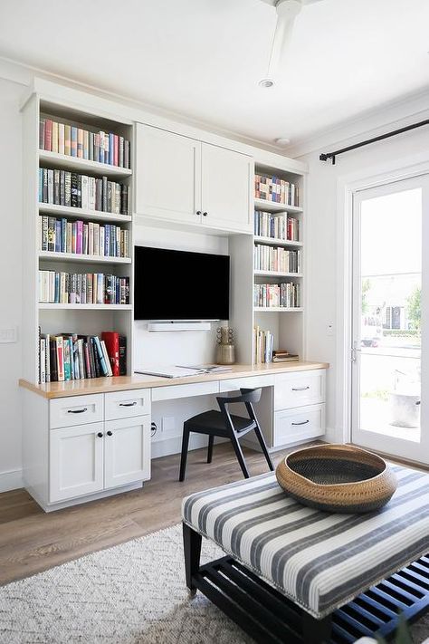 Tv Cabinet Ideas, Upstairs Balcony, Transitional Home Office, Ideas Cuarto, White Bookshelves, White Shaker Cabinets, Entertainment Wall, Study Area, Cabinet Ideas