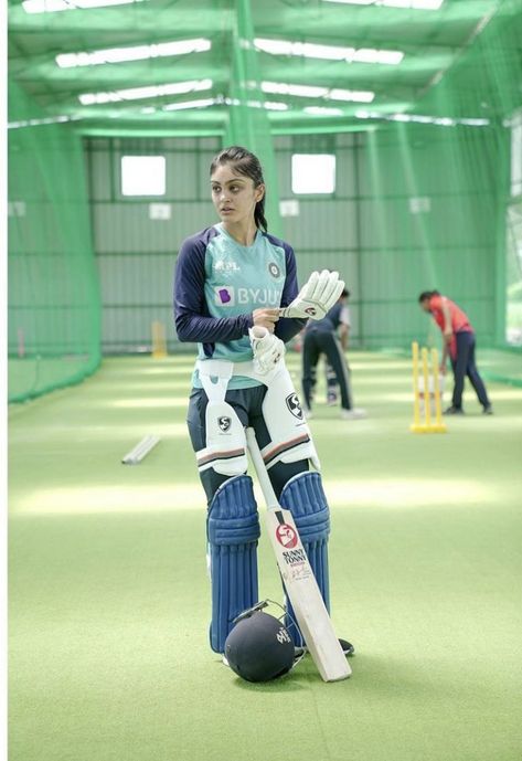 Harleen Deol, Cricket Aesthetic, Cricket Nets, Live Cricket Streaming, Army Images, Cricket Club, Sports Aesthetic, Cricket Bat, Live Cricket