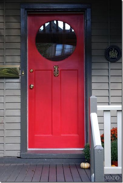 Pretty Round Window in Front Door Pretty Doors, Circle Window, House Front Door Design, Grafton Street, Round Window, Heritage House, House Front Door, Blogger Design, Front Door Design