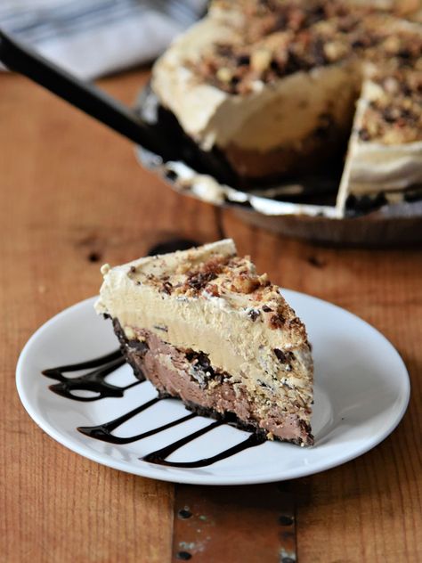 This recipe for Mexican Chocolate Ice Cream Pie from Southern Living Scooped: Ice Cream Treats, Cheats, and Frozen Eats is a perfect treat for Cinco de Mayo.  Of course, you could eat it on the 3rd of June, the 8th of July, or even on October 12th.  We really don't need an occasion to enjoy this slightly spicy pie filled with the great tastes of chocolate and coffee ice cream. Chocolate Ice Cream Pie, Scooped Ice Cream, Mexican Chocolate Ice Cream, Mexican Ice Cream, Cook Ham, Chocolate Ice Cream Cake, Ice Cream Pie, Ice Cream Cupcakes, Brownie Ice Cream