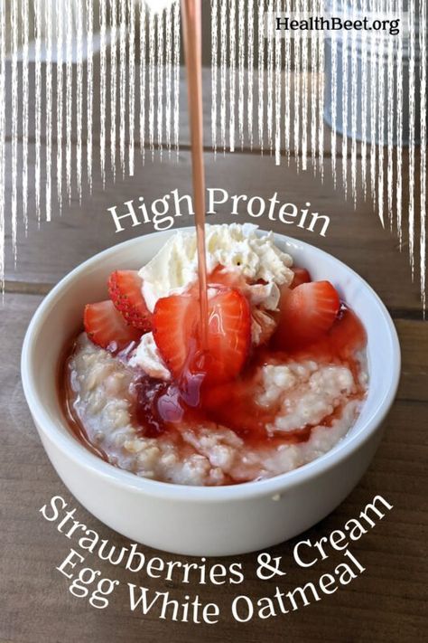 Volume Meals, Oatmeal With Strawberries, Strawberries And Cream Oatmeal, Egg White Oatmeal, Oatmeal Ideas, Protein Egg, Oatmeal And Eggs, Egg White Recipes, Healthy Oatmeal Breakfast