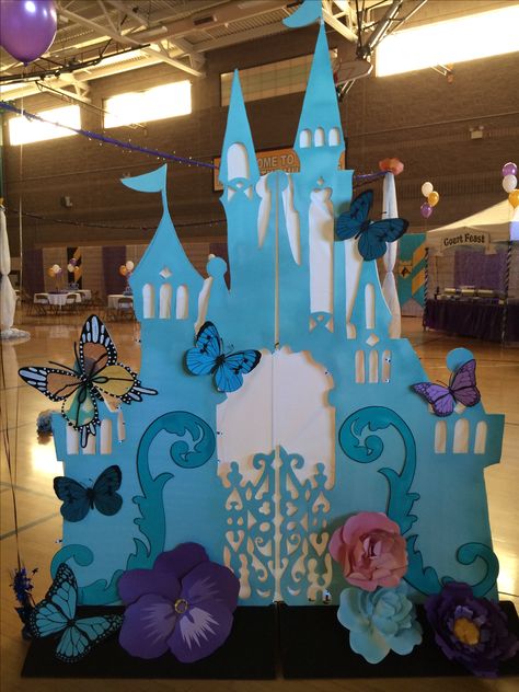 Elsa Birthday Party, Castle Party, Castle Backdrop, Bday Party Kids, Disney Room Decor, Cinderella Birthday Party, Princess Theme Birthday, Castle Painting, Castle Decor