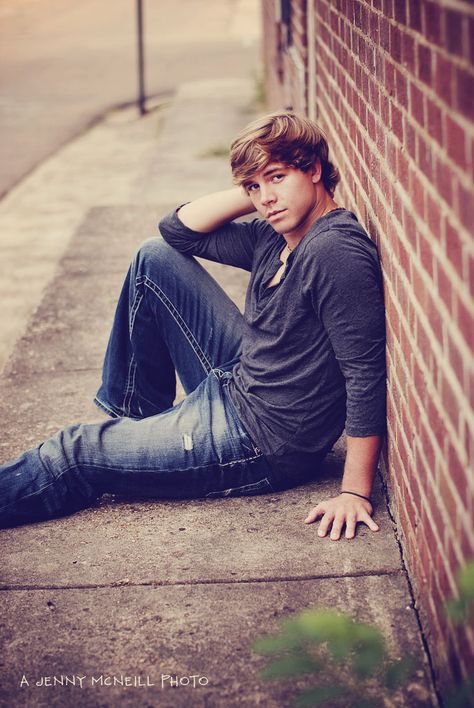 I really like this pose! (and this guy is cute, but that is besides the point! ha) Poses For Guys, Senior Portraits Male, Senior Photos Boys, Senior Boy Poses, Male Senior Pictures, Senior Portrait Poses, Senior Photo Poses, Senior Pictures Boys, Senior Guys