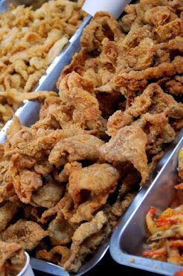 Fried Chicken Skin is a delicacy here in the Philippines. Fried Chicken Skin, Philippine Cuisine, Snack Shack, Chicken Skin, Bread Mix, Pinoy Food, Skin Food, Deep Fried, Travel Food