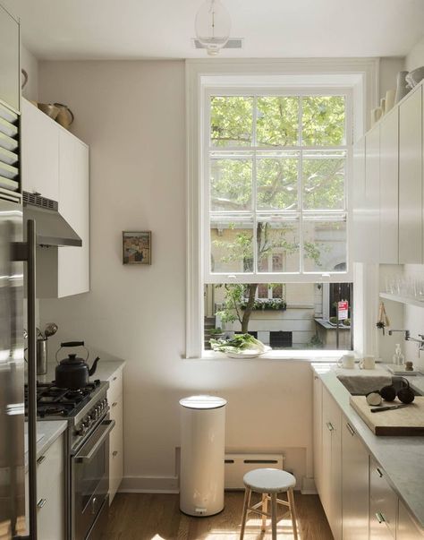 Steal This Look: A Remodelista's Minimalist Galley Kitchen in Brooklyn Heights - Remodelista Minimalist Galley Kitchen, Parlor Floor, King Storage Bed, French Industrial, Brooklyn Heights, Galley Kitchen, London Apartment, Trash Bins, Kitchen In