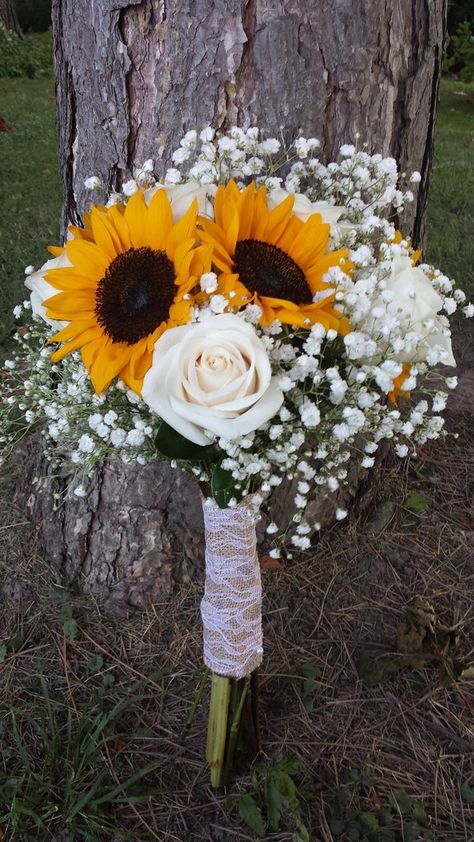 Bouquet With White Roses, Dreamy Bride, Rose Wedding Theme, White Rose Wedding, Bridal Sunflowers, White Roses Wedding, Sunflower Bouquet, Babies Breath, Sunflower Bouquets