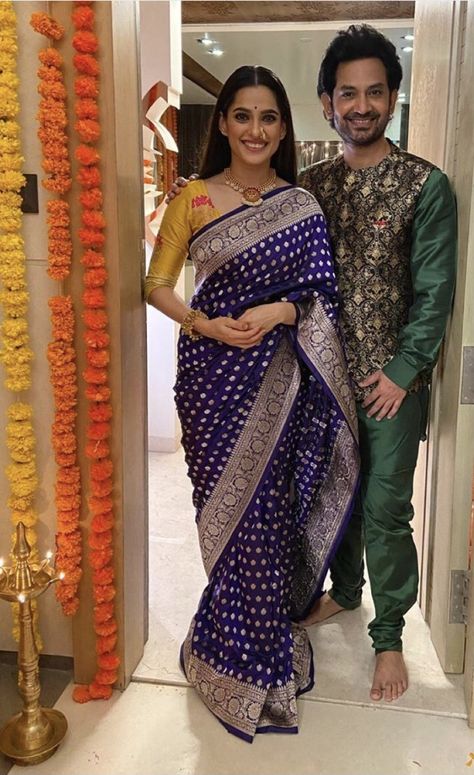 Benarasi Saree Look, Shalu Saree, Chunri Saree, Heavy Banarsi Saree Look, Banarasi Sari, Banarasi Blouse Designs Latest, Marathi Saree Look, Banaras Blouse Designs Latest, Blue Shalu Saree Maharashtrian