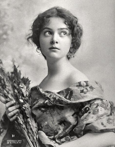 Minnie Ashley, Charlotte Carey, Vintage Actors, Antique Portraits, Free To Use Images, Classic Portraits, Historical Women, Old Photography, Historical Painting