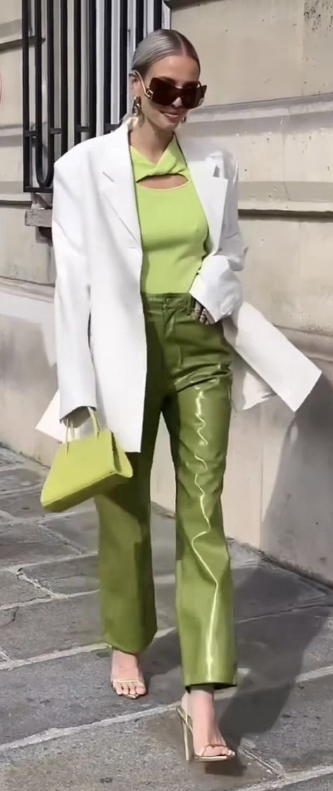 Lime Green Pants, 2023 Street Style, Poncho Outfit, Trend 2023, Green Vest, Green Pants, Fall 2023, Blazer Fashion, Jewelry Inspo