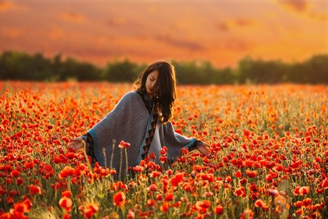 25 Instagram Captions For Flower Fields With Your Best Buds Flower Instagram Captions, Caption For Girls, Senior Pictures Sports, Summer Picture Poses, Senior Pictures Boys, Senior Picture Outfits, Winter Photo, Senior Pictures Poses, Best Bud