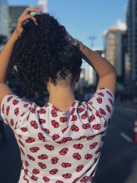 Long Curly Hair Undercut Woman, Long Curly Hair Undercut, Curly Undercut Women, Hairdo Inspiration, Curly Hair Undercut, Undercut Ideas, Undercut Curly Hair, Undercut Hairstyles Women, Curly Undercut