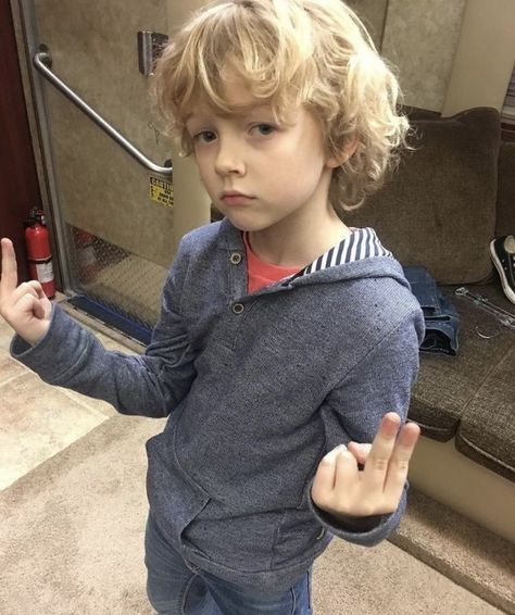 Beautiful Kids Pictures, Aesthetic Marauders, Brown Hair Boy, Blonde Kids, Blonde Hair Boy, Boys With Curly Hair, Boy Face, Blonde Boys, Fluffy Hair