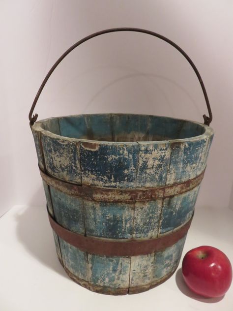 Ebay: Antique Maine bucket in old blue paint. Wood Bucket, Antique Bucket, Wooden Bucket, Old Bucket, Dekoratívne Vence, Car Storage Bag, Rooster Art, Water Bucket, Flower Art Drawing