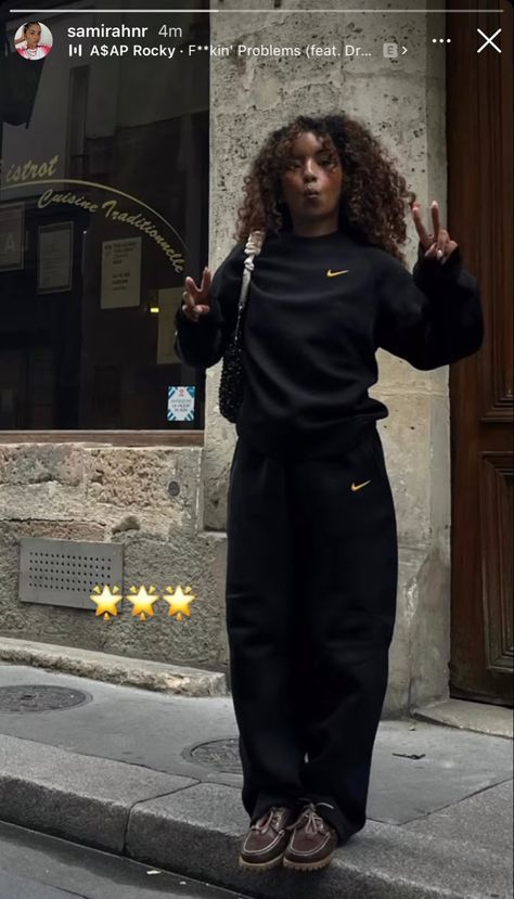 Winter Fits Aesthetic Cozy, Streetwear Black Outfit, Black Tracksuit Outfit, Timbs Outfits Women, Tracksuit Streetwear, Black Outfit Ideas, Cool Girl Aesthetic, Outfit Ideas 2024, Black Streetwear